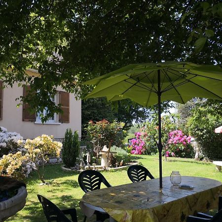 Au Jardin Fleuri Bed & Breakfast Secondigny ภายนอก รูปภาพ